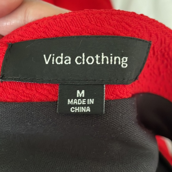 Cleaning out my closet! This is a lovely dress I’ve only worn once. - Picture 3 of 3